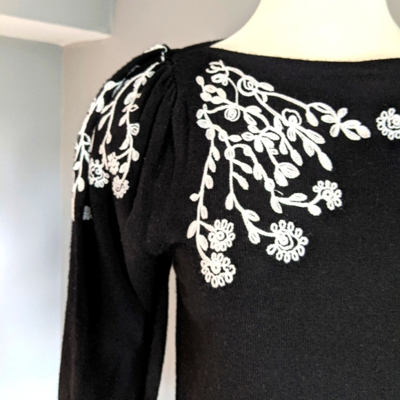 NWT Black And White Embroidered Sweater Bishop Sleeves - Picture 5 of 10